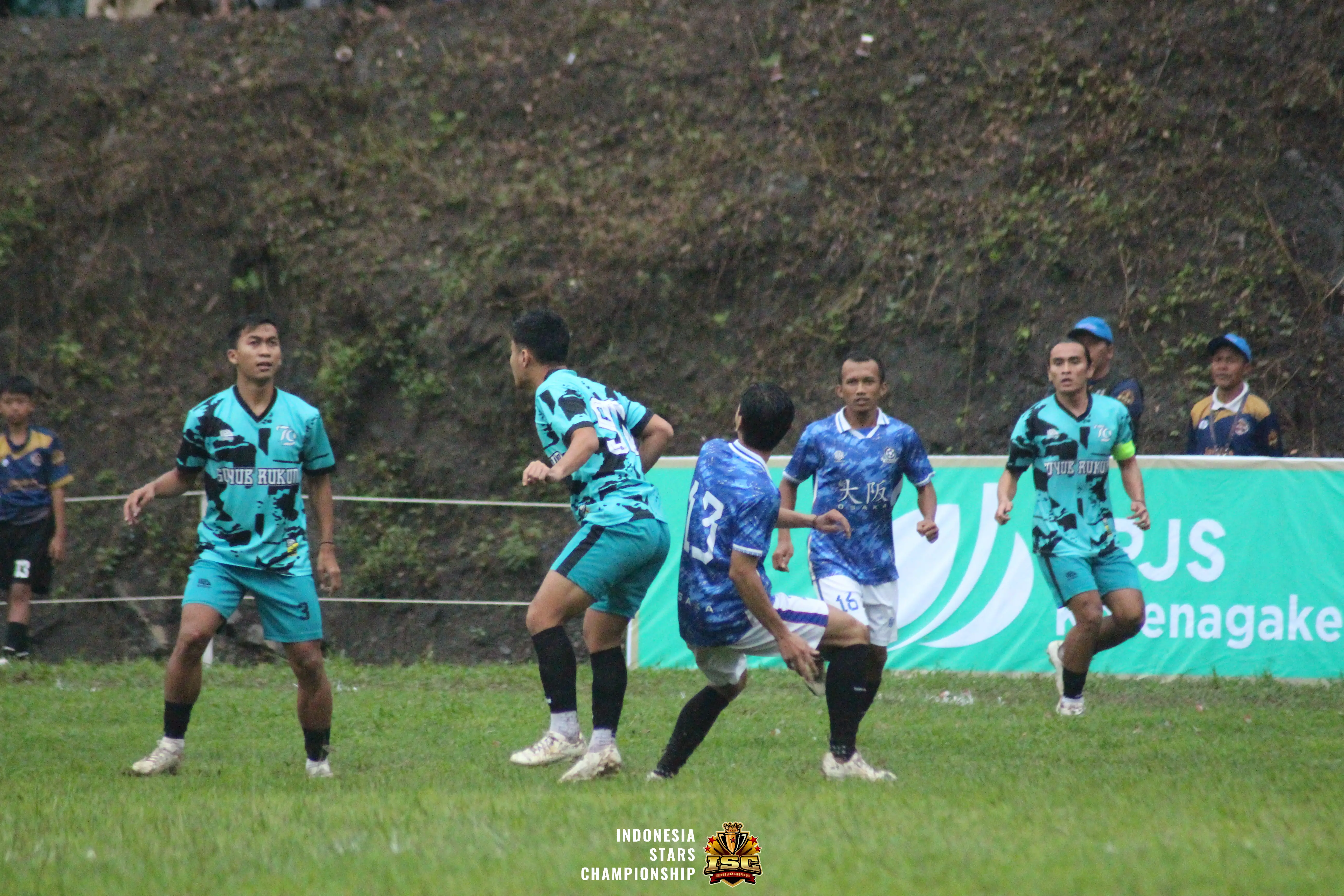 Pertandingan Pembukaan Osaka FC VS GPKP FC Berlangsung Sengit di Laga Pembuka ISC Jalalive 2025